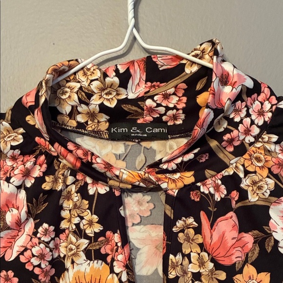 Kim & Cami Floral Short Sleeve Tee - Black and Pink - Picture 3 of 14
